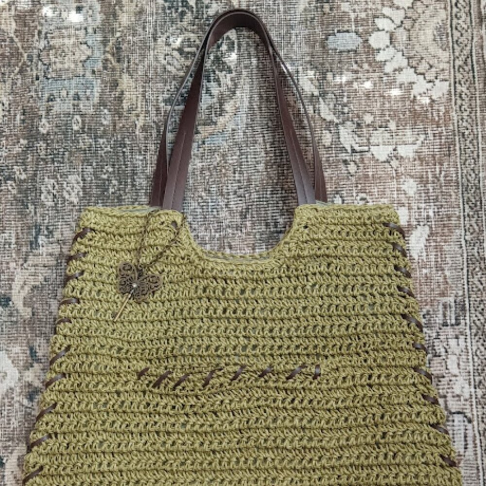 Sun N’ Sand Medium Natural Crochet Shoulder Tote Green Brown Butterfly Bag Charm - Picture 4 of 10